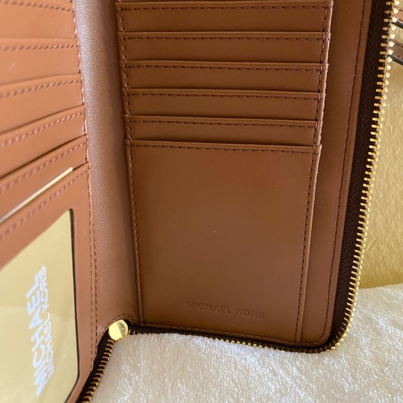 NWT Michael Kors Shoulder Tote & Phone Wallet Set - Picture 15 of 17